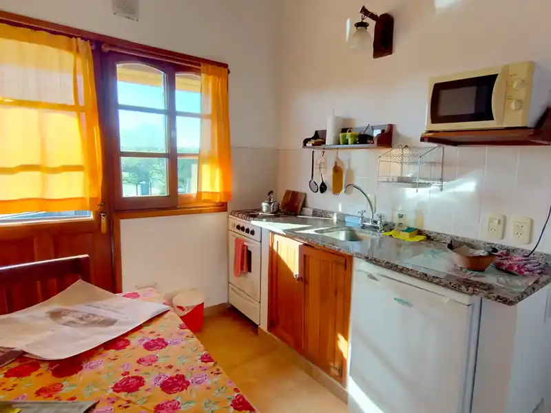 Cocina completa y vajilla equipada