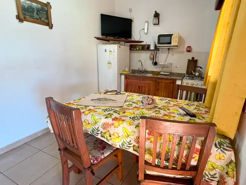 Cocina comedor luminosa - Cabaña Premium 4P
