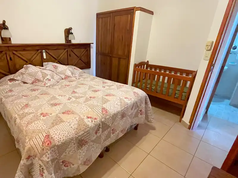Dormitorio principal amplio - Cabaña Premium 4P