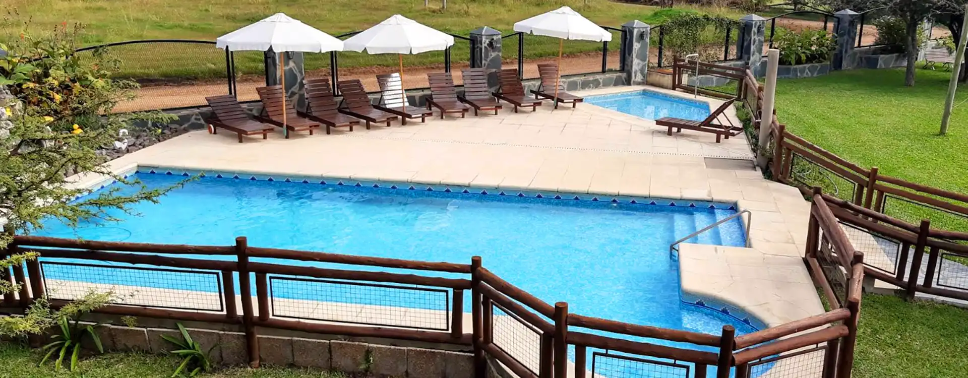 Piscina con solárium