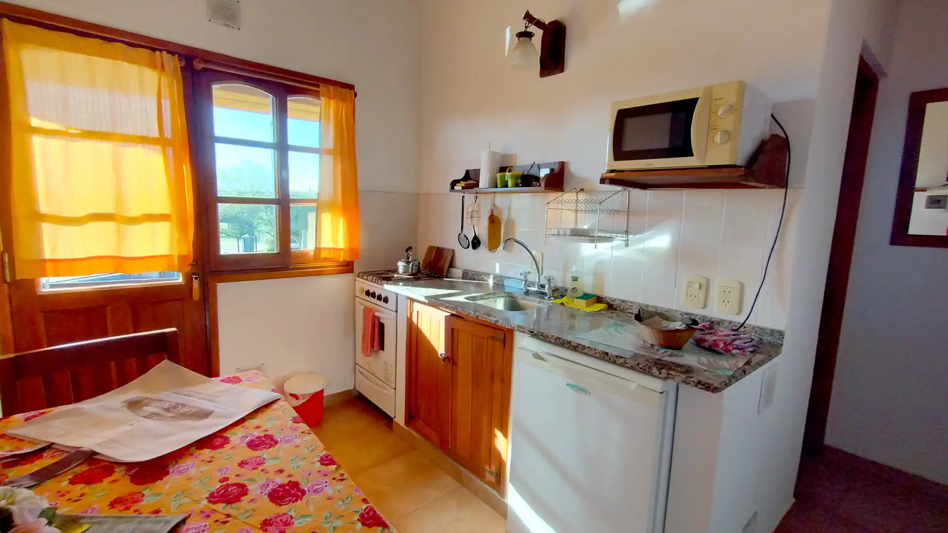 Cocina y vajilla completa