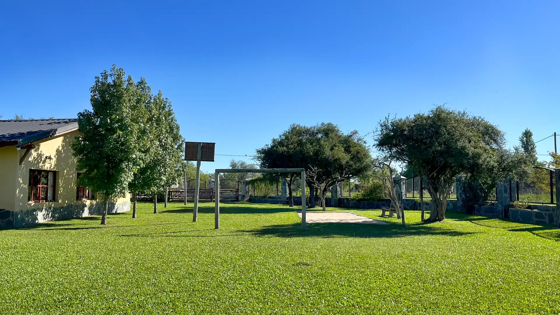 Zona de canchas y actividades al aire libre